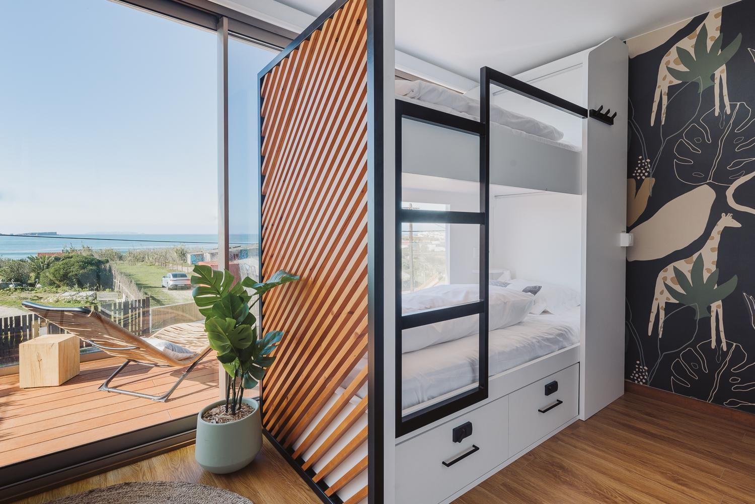 The Salty Pelican Yoga & Surf Retreat Пеніші Номер фото