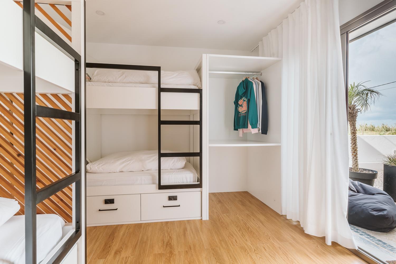 The Salty Pelican Yoga & Surf Retreat Пеніші Номер фото