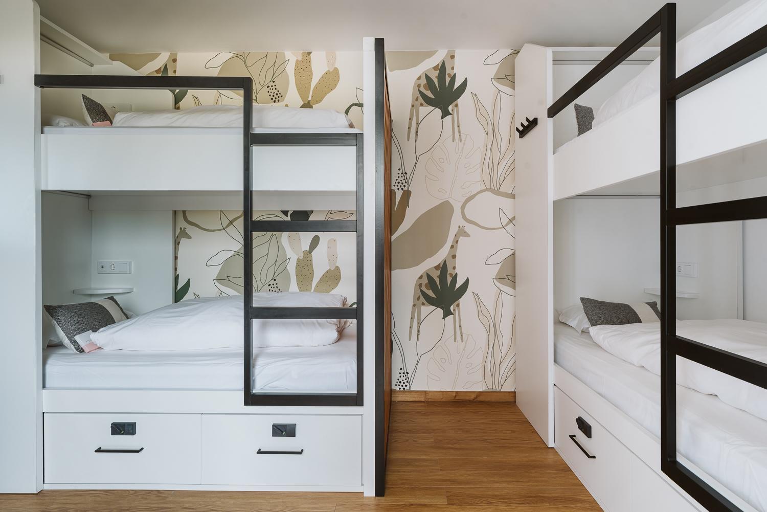 The Salty Pelican Yoga & Surf Retreat Пеніші Номер фото