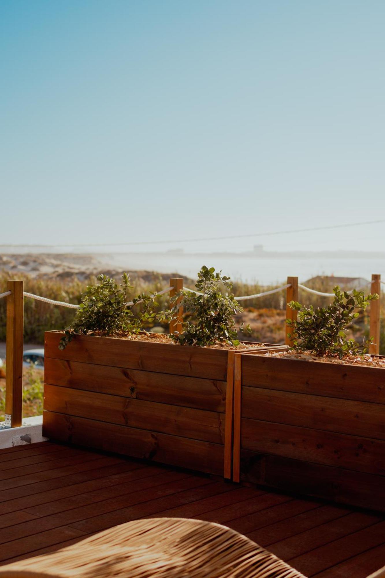 The Salty Pelican Yoga & Surf Retreat Пеніші Номер фото