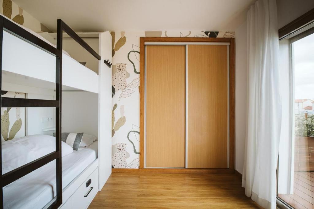 The Salty Pelican Yoga & Surf Retreat Пеніші Номер фото